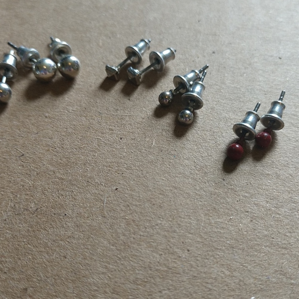 Ear ring studs - Picture 3 of 4
